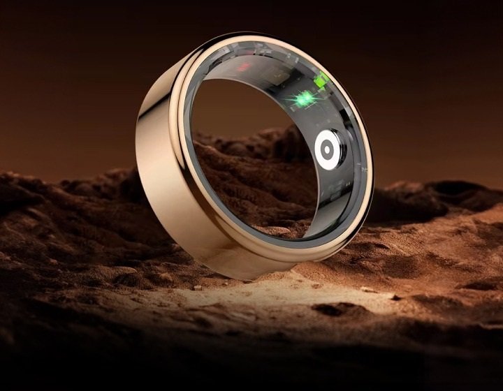 Herz P1 Smart Ring resting on a rock surface, showing its sensors